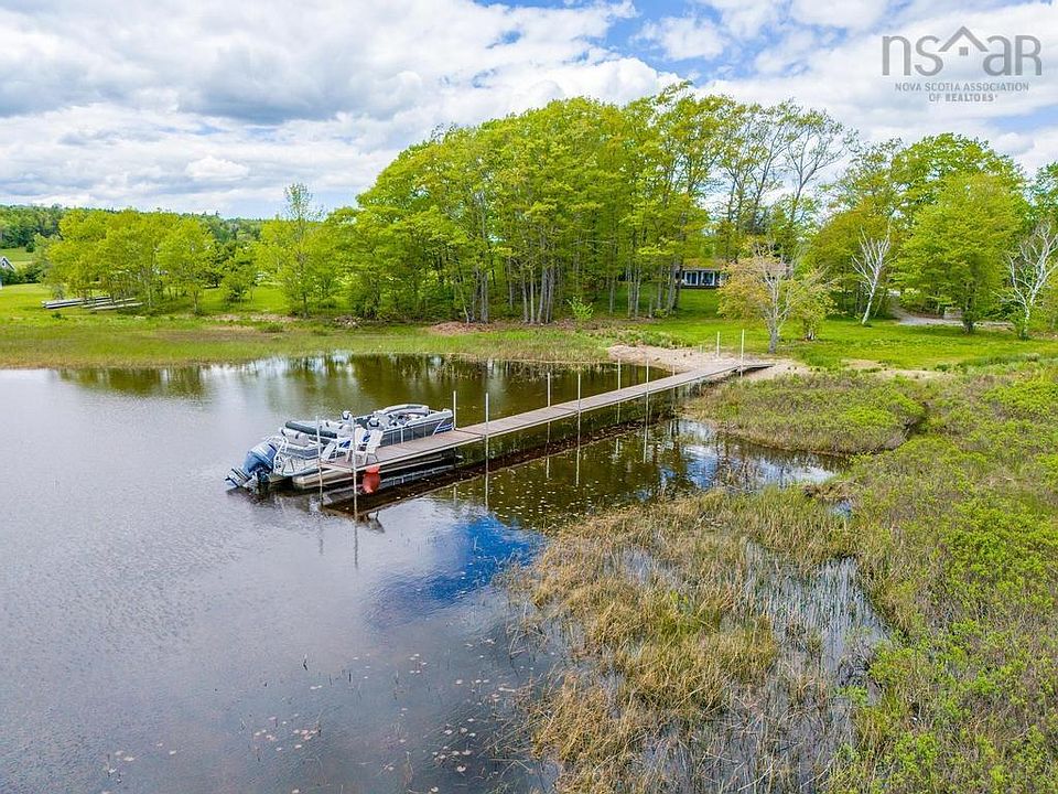 1st image of 40 Martins Point Rd