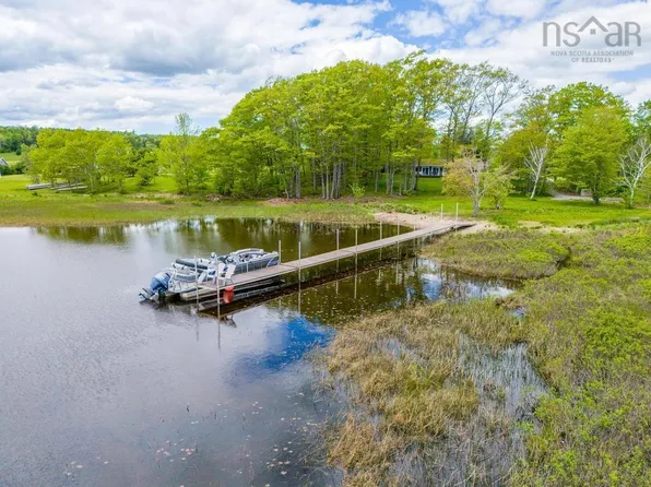 40 Martins Point Rd, Enfield, NS B2T 1H9
