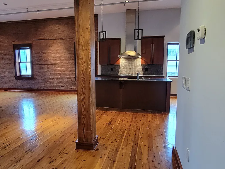 201 W Willow St #1 — Photo 7
