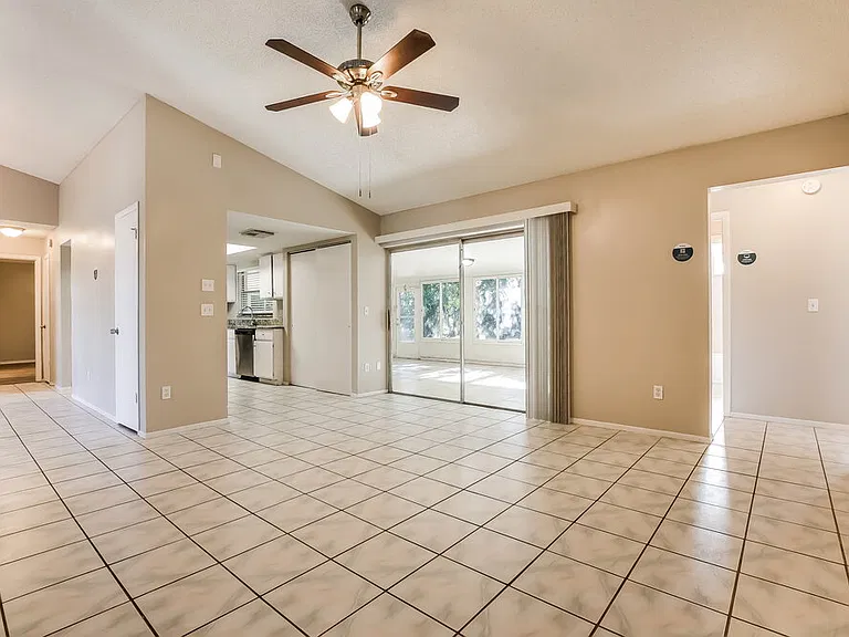 520 Elmwood Ct — Photo 7