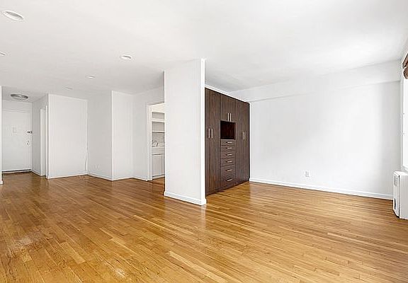 2nd image of 25 W 13th St APT 3CN