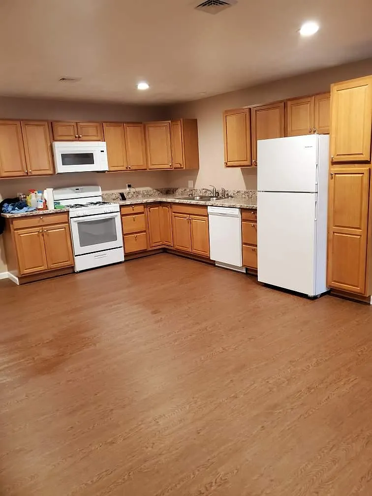 2 bed, $900 — Photo 1