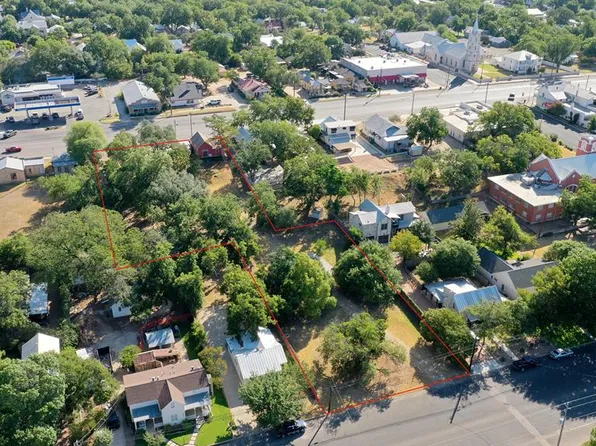 513/515 E Main St, Fredericksburg, TX 78624