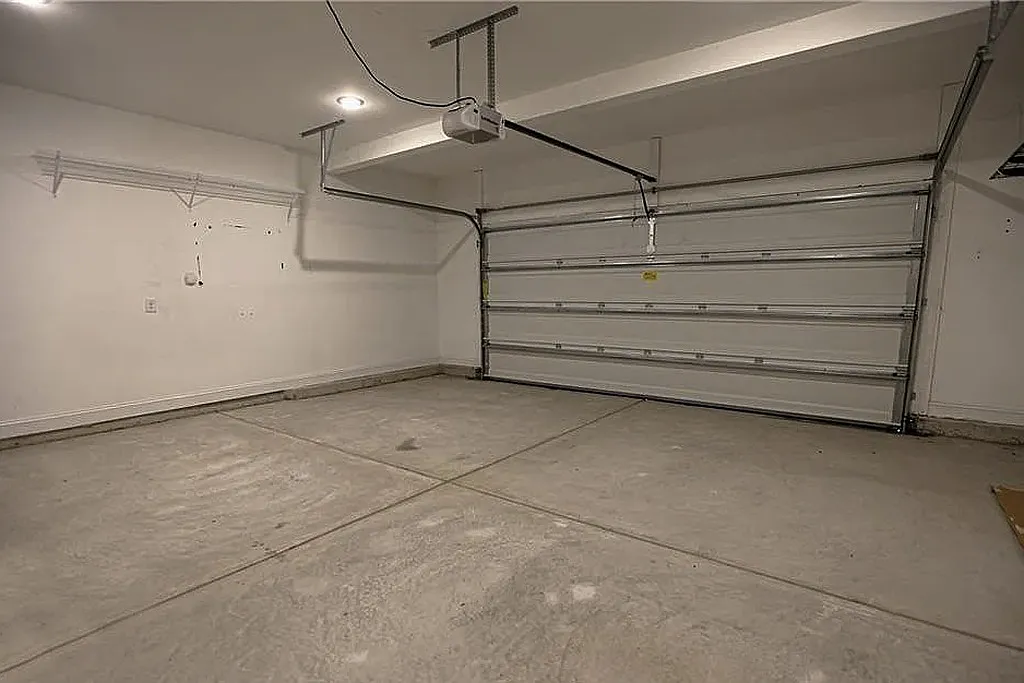 3 bed, 2.5 bath, 1899 sqft, $3,250 — Photo 3
