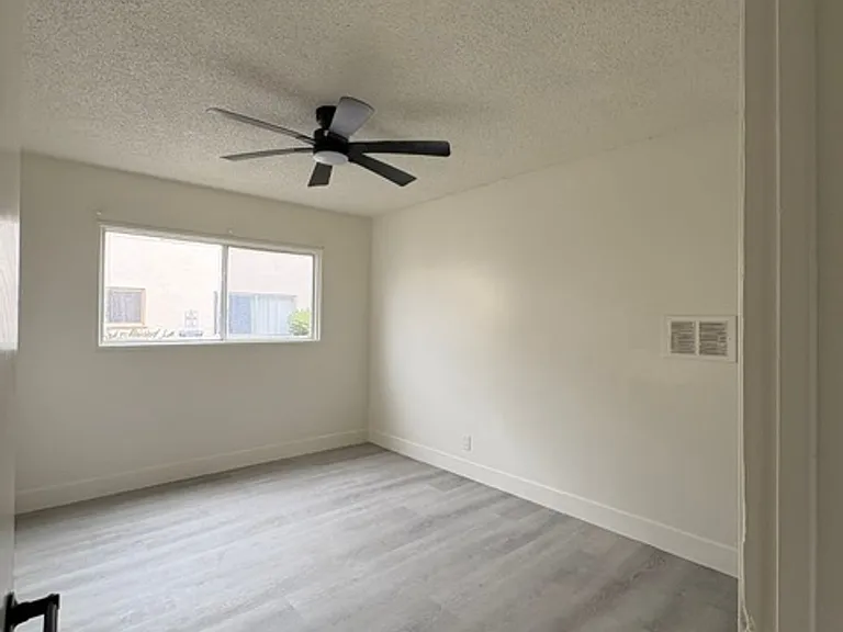 14514-14518 S Berendo Ave — Photo 13