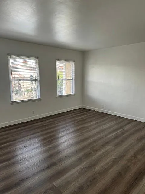 3 bed, 1000 sqft, $2,975 — Photo 2