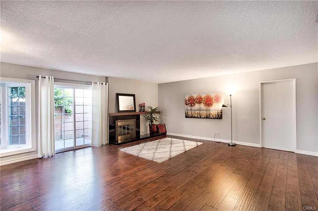 4 bed, 1498 sqft, $4,500 — Photo 1