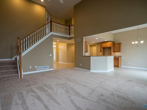 Livingroom & open kitchen 