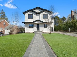 41 Crest Dr N, Cresskill, NJ 07626