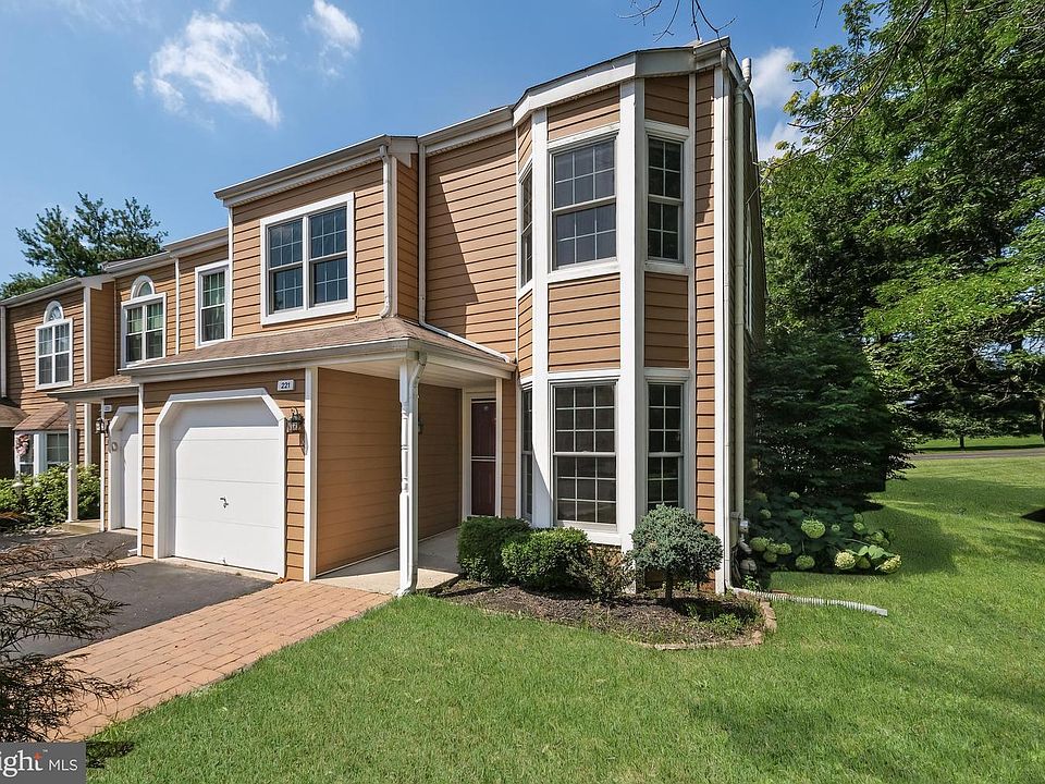 1st image of 221 Rumford Ct