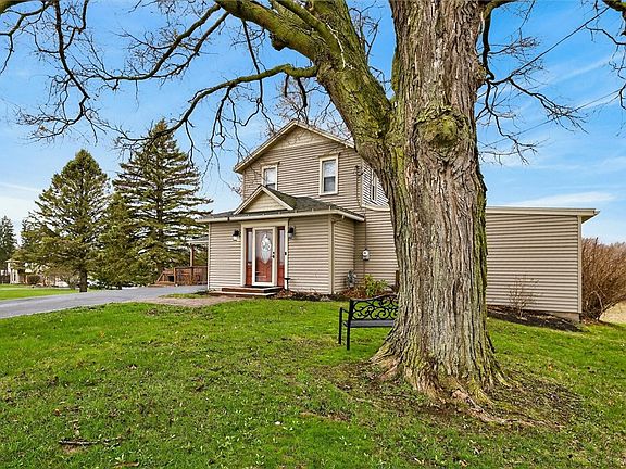 3rd image of 2085 Pinnacle Rd