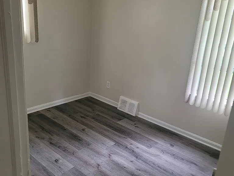 19420 Huntington Rd — Photo 21