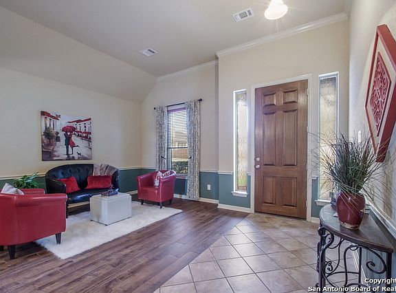 3rd image of 1501 Gwendolyn Way