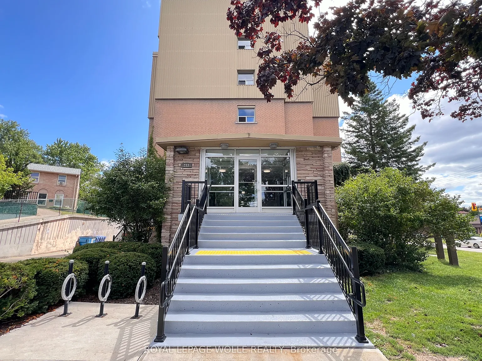 River Grand Condominiums — Photo 4