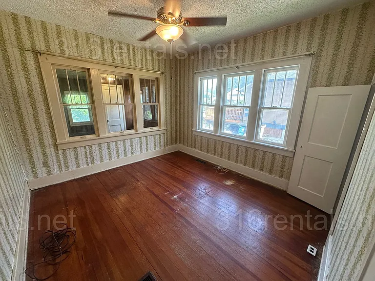137 N Athenian Ave — Photo 12