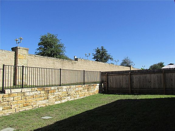 5th image of 10124 Milla Cir #6