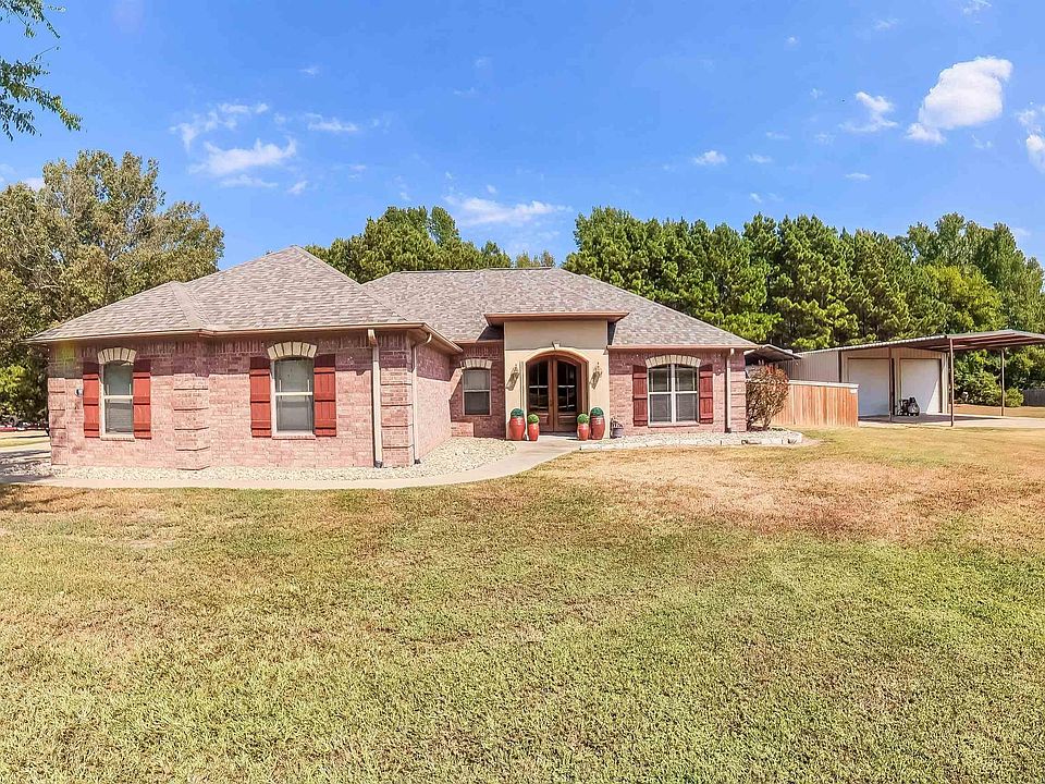 1st image of 135 Pond Dr