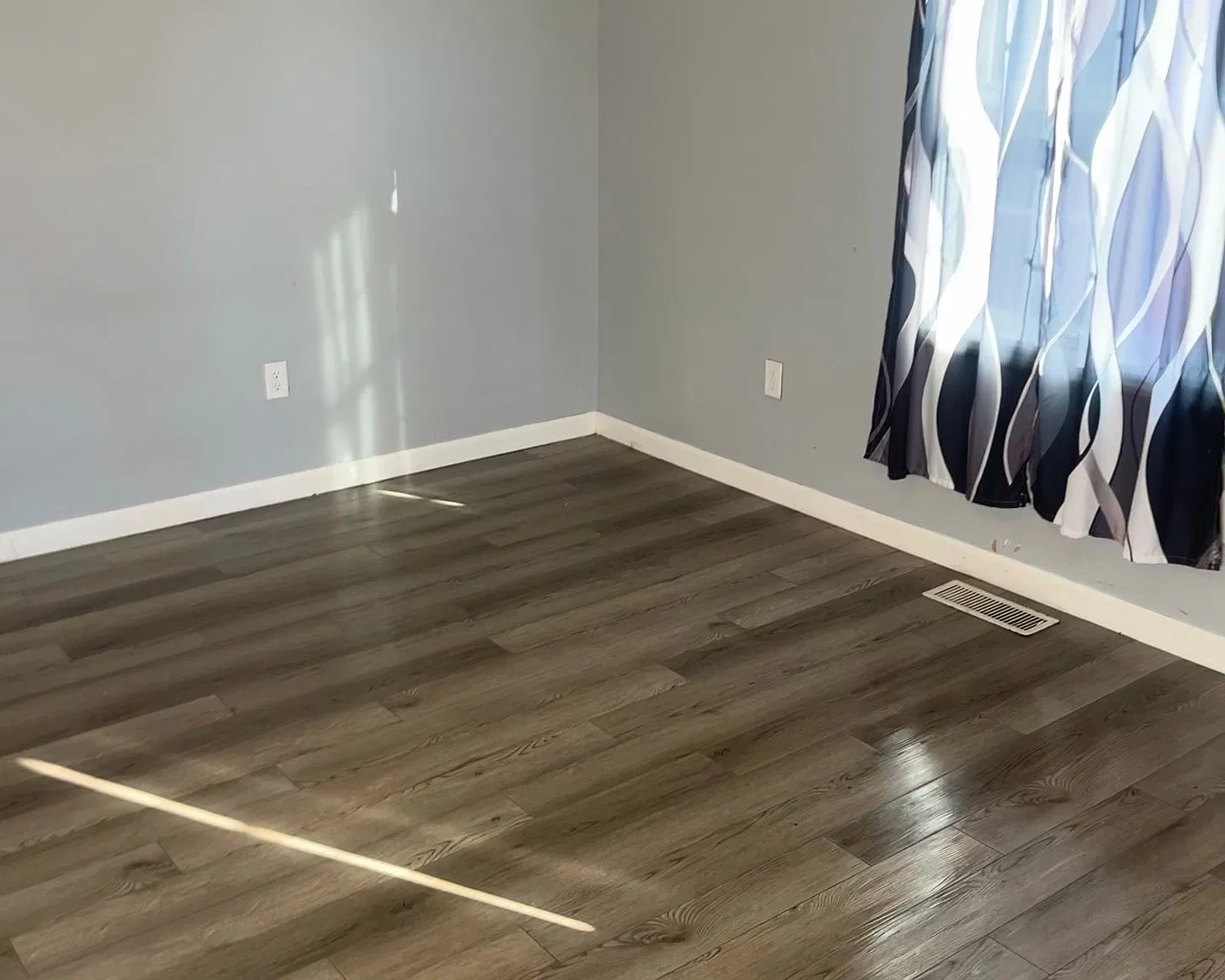 3 bed, 989 sqft, $1,425 — Photo 1