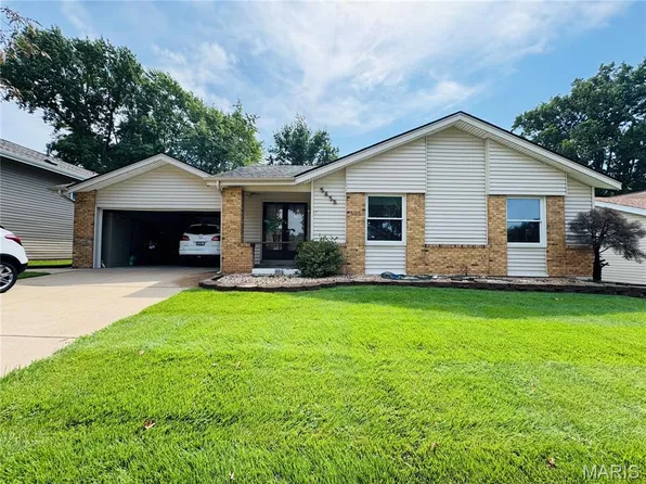 2424 Country Wood Dr, Maryland Heights, MO 63043