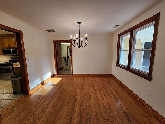 3rd image of 18470 New Kent Hwy