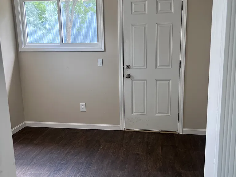 326 Blackburn Ave — Photo 16