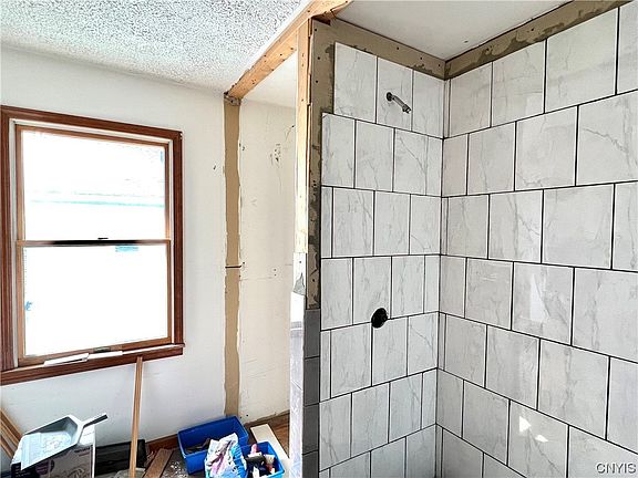 3rd image of 169 Homecroft Rd