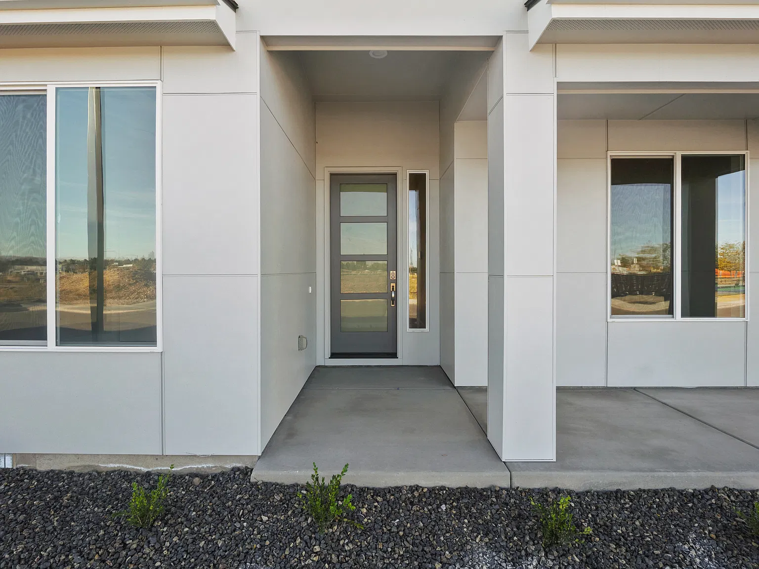 3 bed, 2050 sqft, $2,950 — Photo 2