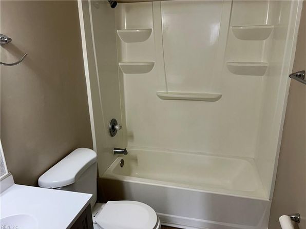 928 Pocahontas Ct, Smithfield, VA 23430
