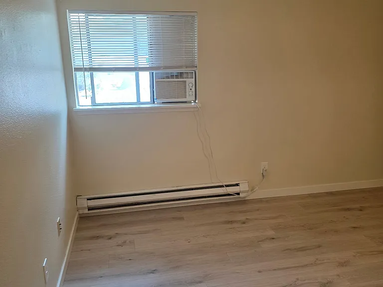 873 N Mercer St — Photo 7