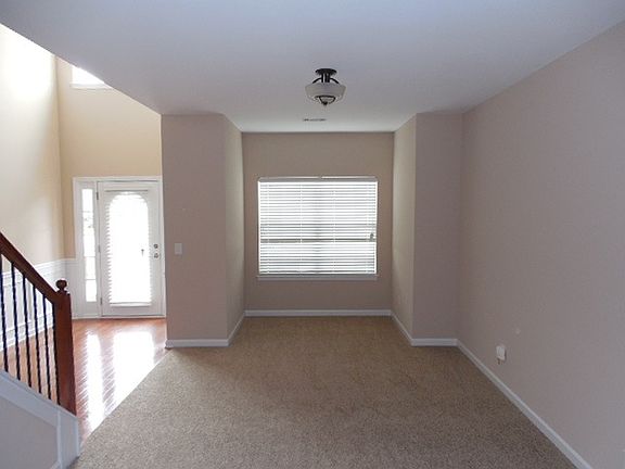 3rd image of 3811 Sunbridge Dr