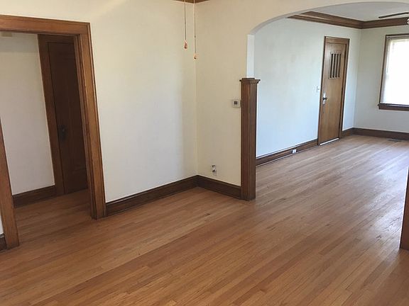 3rd image of 685 S Elmwood Ave