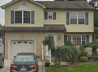 29 W Cliff Rd, Colonia, NJ 07067