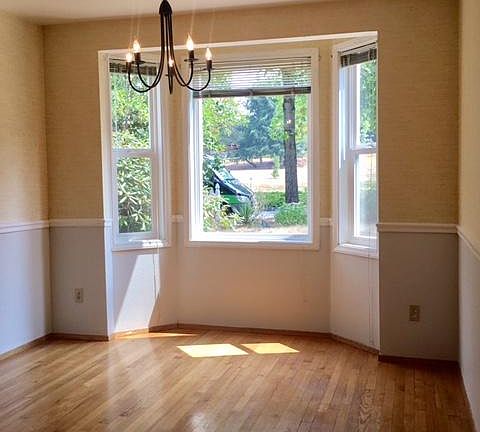 Dinning Room with Bay Windows
