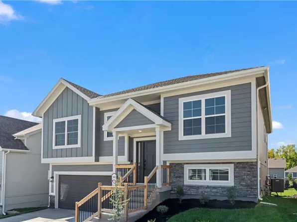 16097 Ryan Cir, Parkville, MO 64152