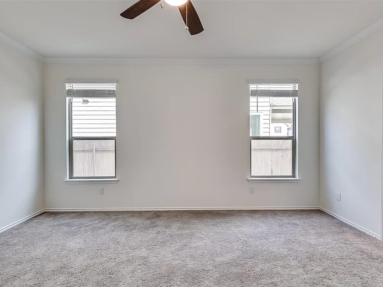105 Clematis Ct — Photo 16