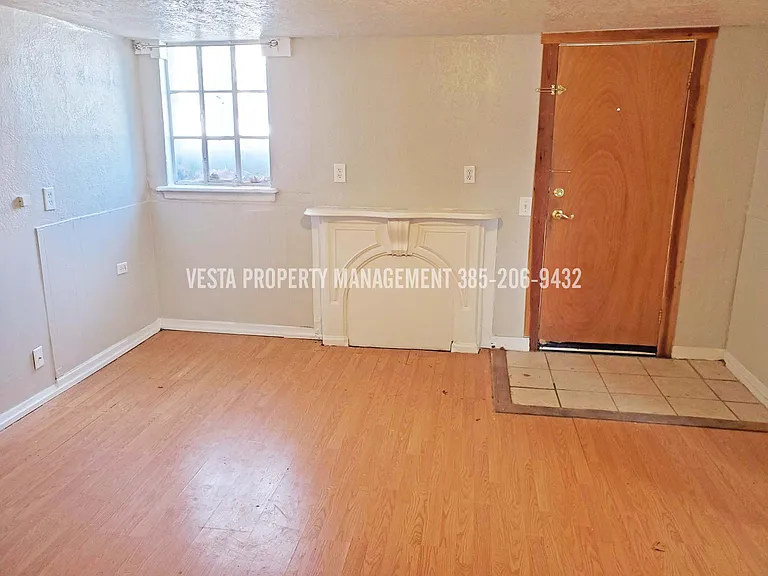 619 20th St #2 — Photo 4