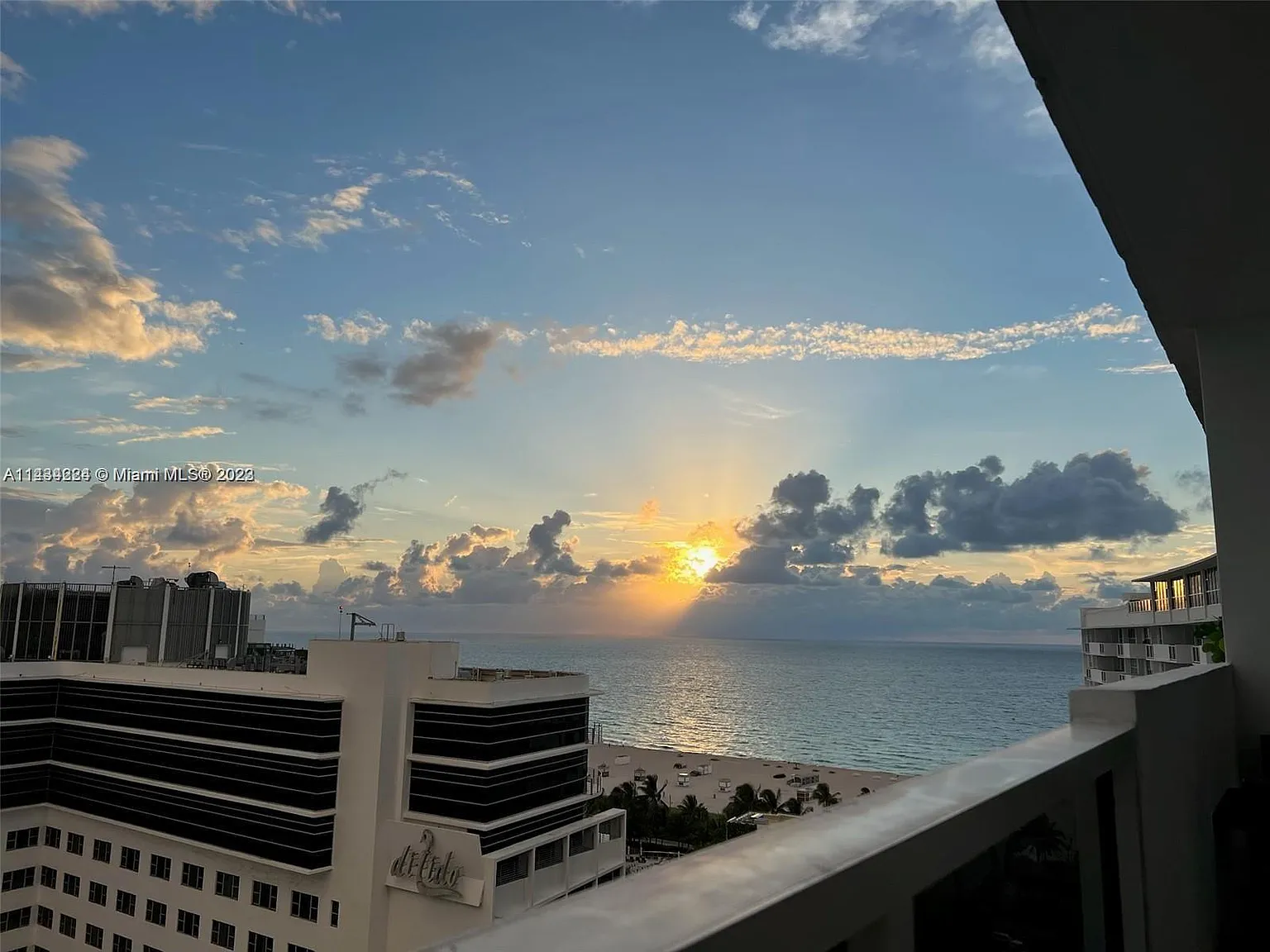 The Decoplage Condo — Photo 4