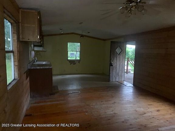 5th image of 9256 Borden Rd