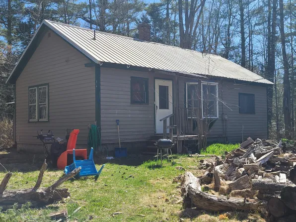 19 Bear Trap Highway, Brooks, ME 04921