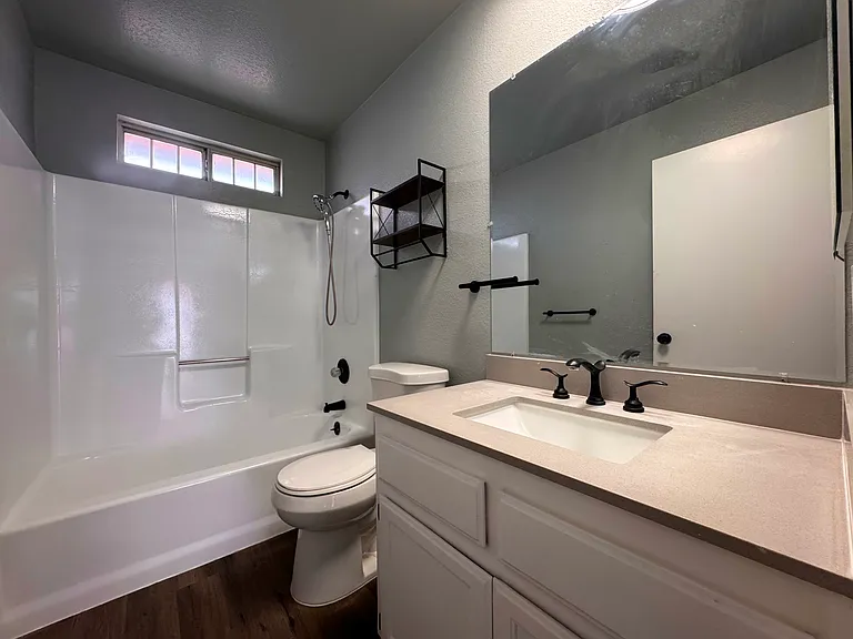 9633 N Loop Blvd #B — Photo 8