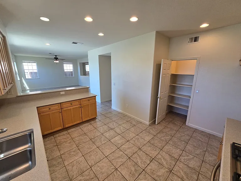5130 Lakeshore Dr — Photo 26