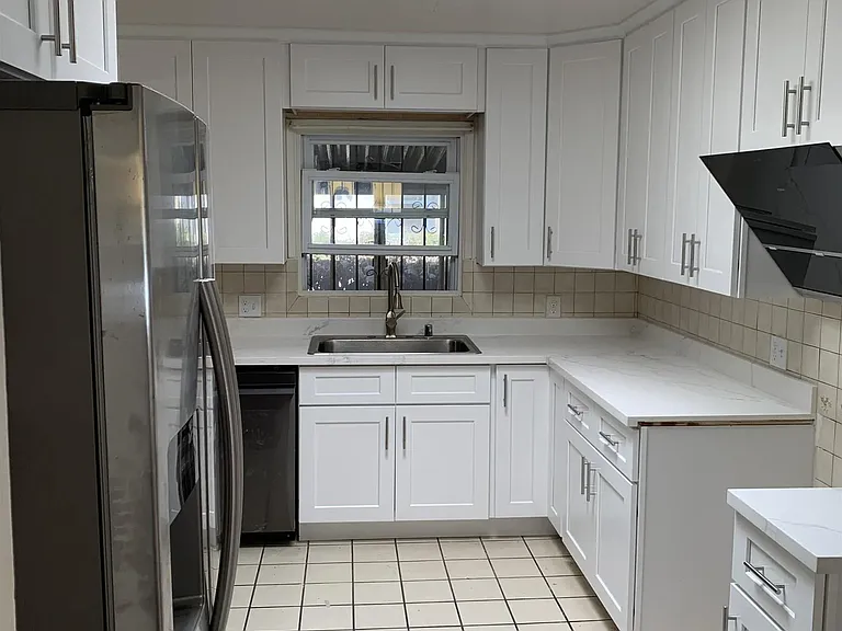 445 J St — Photo 16