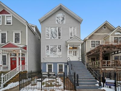 1339 W Barry Ave #2, Chicago, IL, 60657