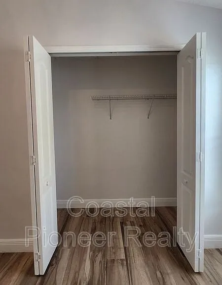 11404 Holmbridge Ln — Photo 34
