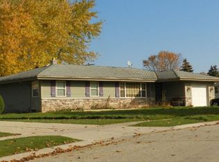 5322 Lakeview Dr, Greendale, WI 53129