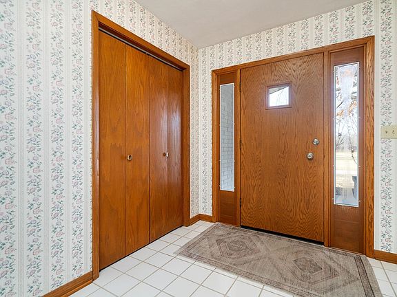 5th image of 2209 Edgebrook Dr