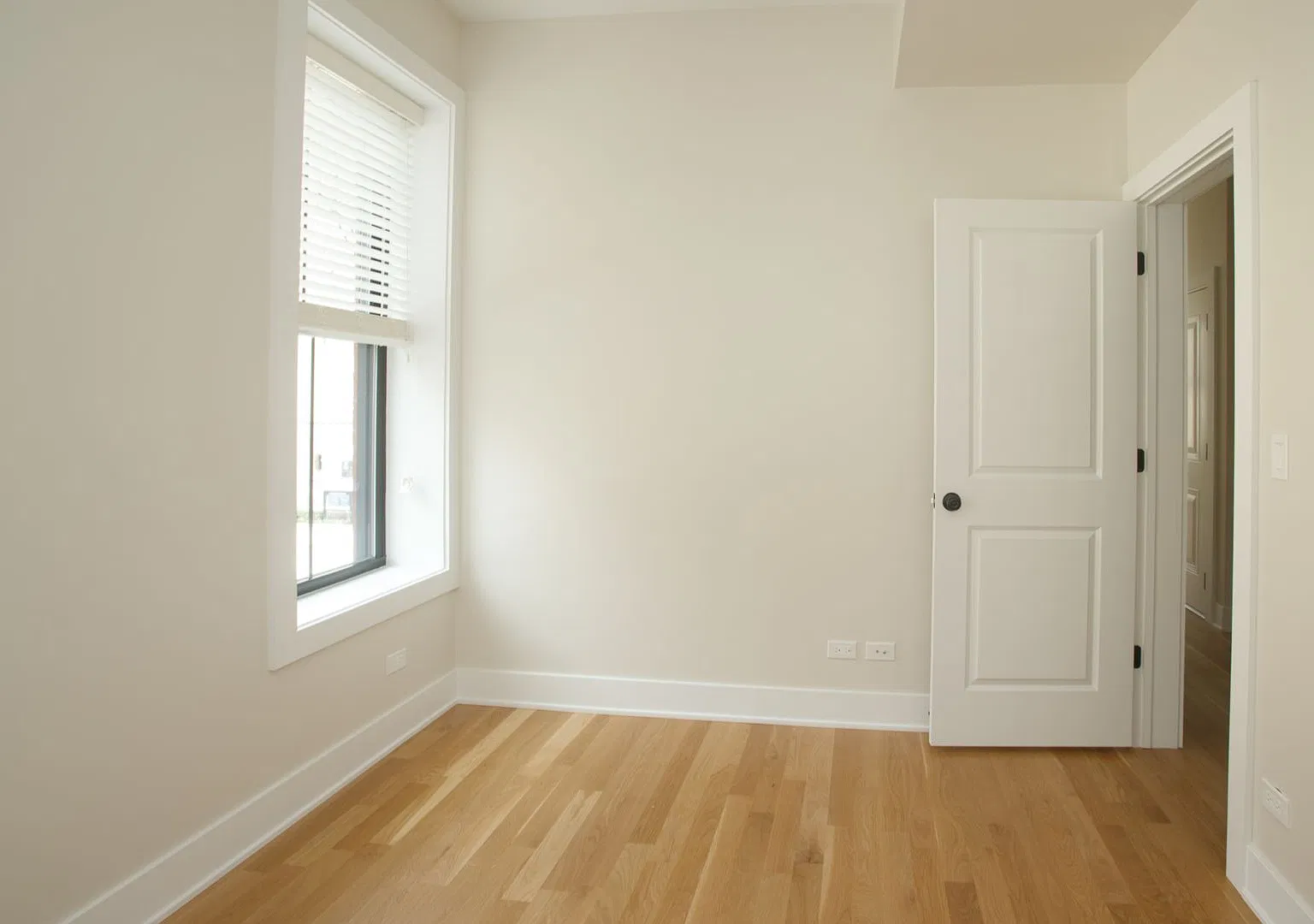 2 bed, 975 sqft, $3,950 — Photo 3