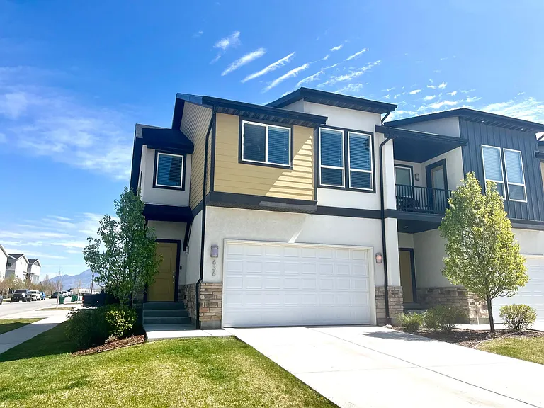 636 W Life Dr — Photo 1