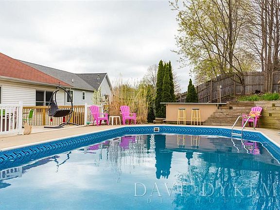 4th image of 1674 Mayflower Dr SW