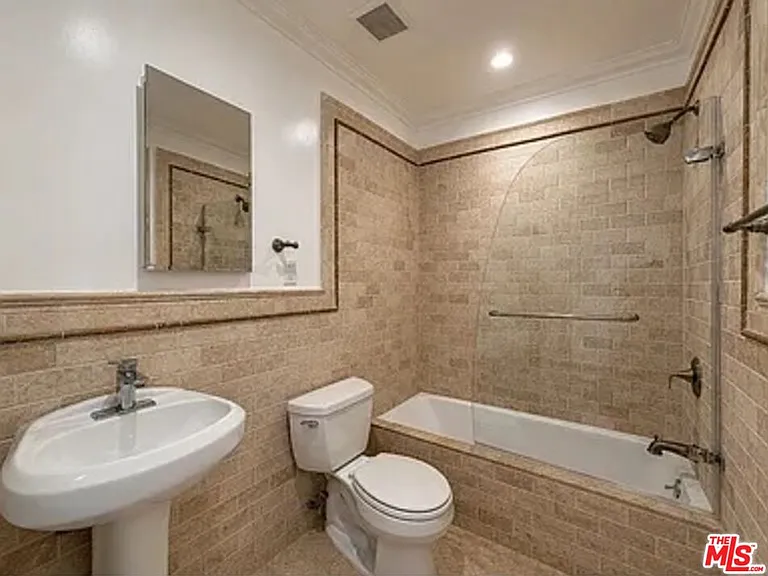1028 12th St #8 — Photo 11